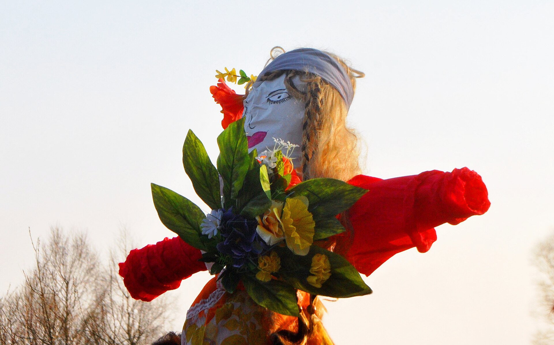 Współczesna kukła Marzanny. Fot. Marta Malina Moraczewska Słomiana kukła przedstawiają Marzannę, słowiańską boginię śmierci, życia i zmian. Fot. Marta Malina Moraczewska